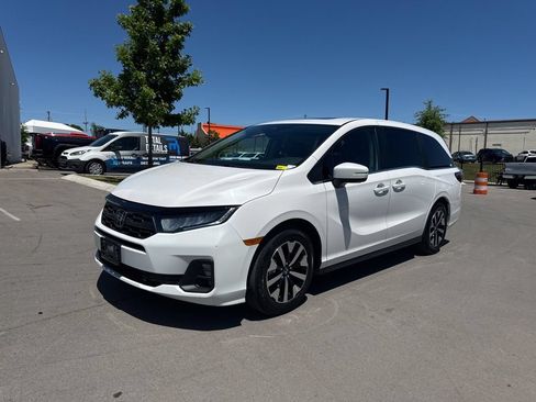Used 2025 Honda Odyssey EX-L image 3