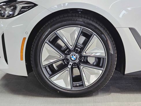 New 2025 BMW i4 xDrive40i image 8