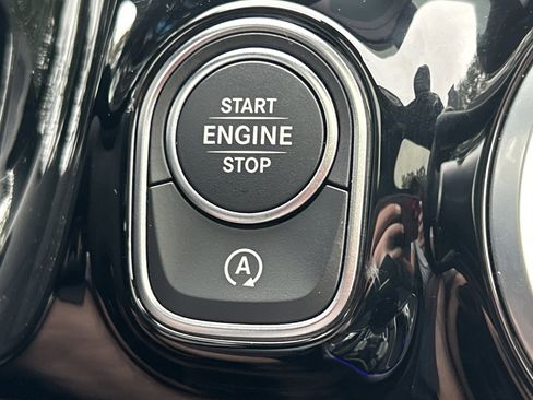 Certified 2025 Mercedes-Benz GLA 250 4MATIC image 30