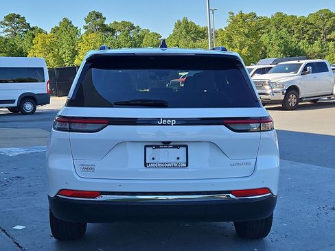 Used 2025 Jeep Grand Cherokee Limited w/ Trailer Tow Package AWD/4WD image 6