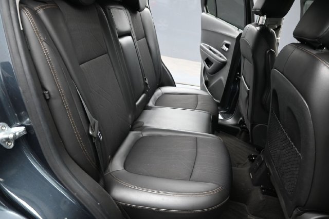 Used 2021 Chevrolet Trax LT w/ LT Convenience Package FWD image 12