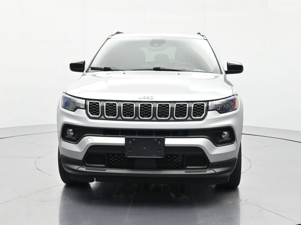 Used 2024 Jeep Compass Latitude AWD/4WD image 2