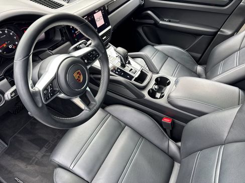 Certified 2023 Porsche Cayenne AWD/4WD image 4