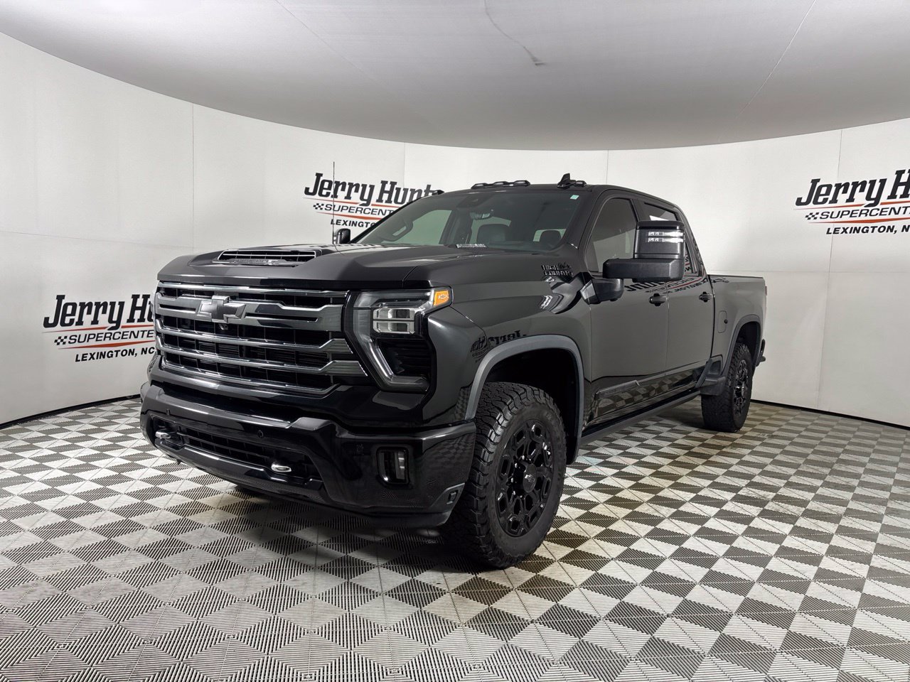 Used 2024 Chevrolet Silverado 2500 High Country w/ High Country Premium Package AWD/4WD image 1