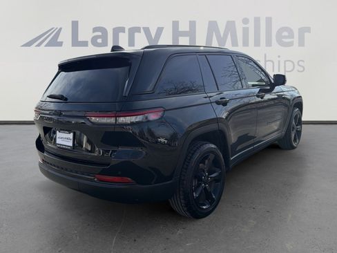 Used 2023 Jeep Grand Cherokee Altitude image 8