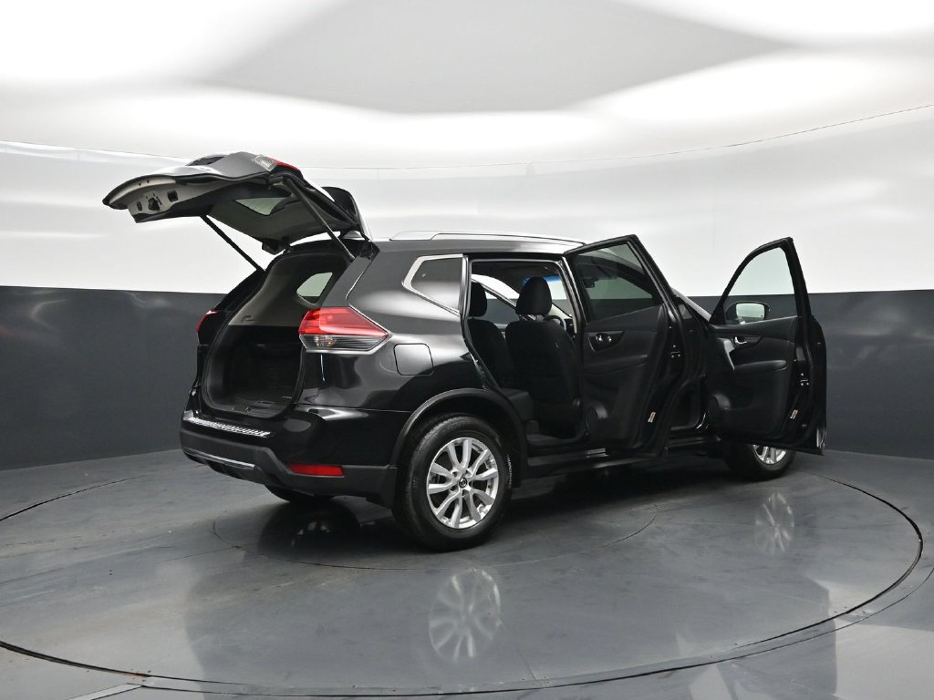 Used 2017 Nissan Rogue SV w/ SV Premium Package FWD image 5