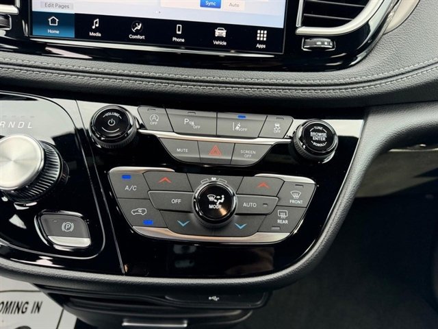 New 2027 Chrysler Pacifica Select FWD image 17