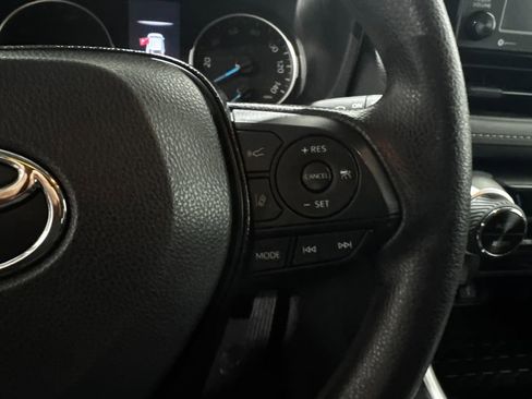 Used 2021 Toyota RAV4 LE AWD/4WD image 6