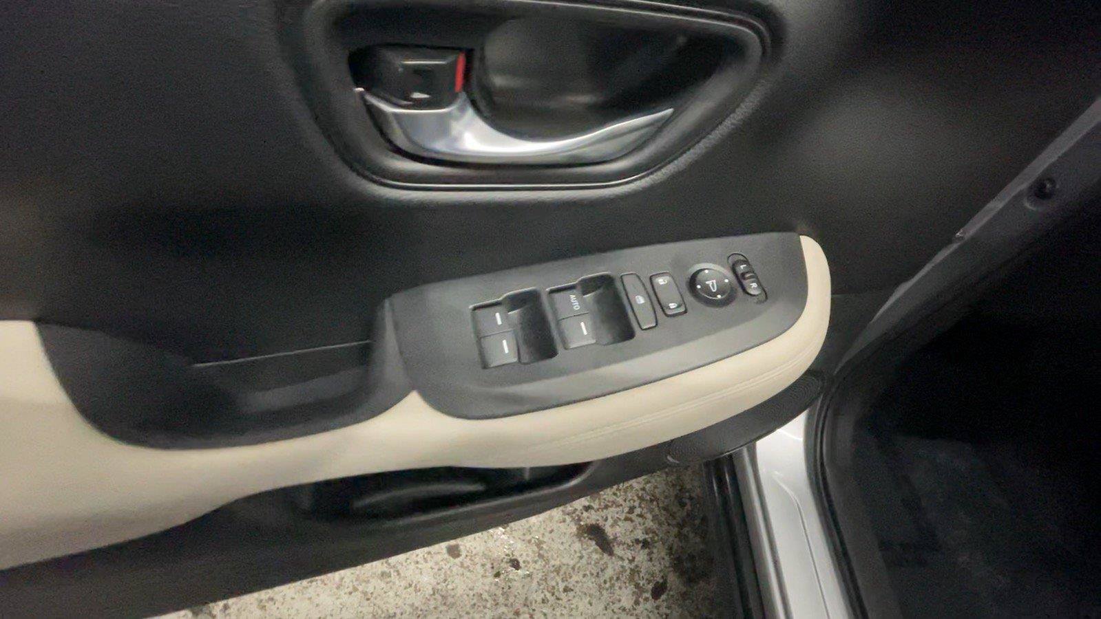 Used 2023 Honda HR-V LX image 32