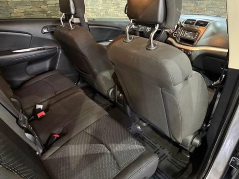 Used 2018 Dodge Journey SE w/ Blacktop Package FWD image 32