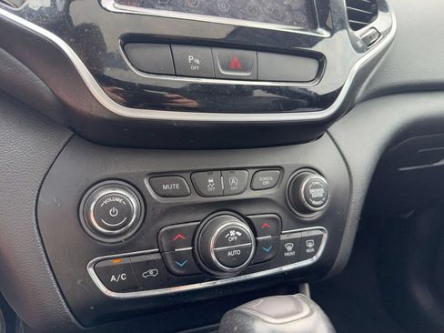 Used 2020 Jeep Cherokee Limited AWD/4WD image 21