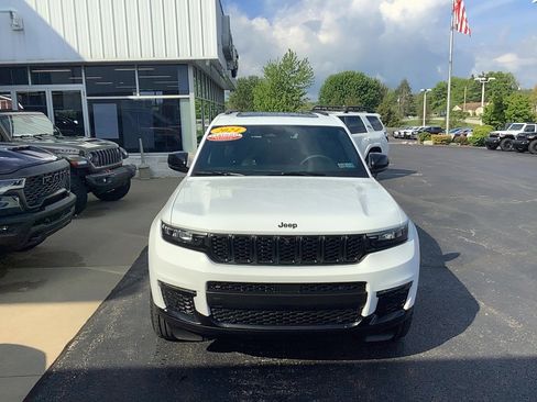 Certified 2024 Jeep Grand Cherokee L Limited w/ Luxury Tech Group II AWD/4WD image 2