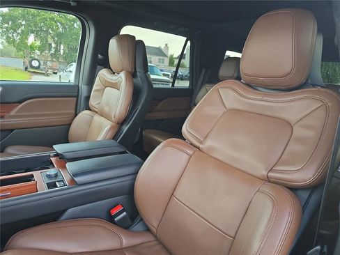 Certified 2024 Lincoln Navigator Reserve AWD/4WD image 22