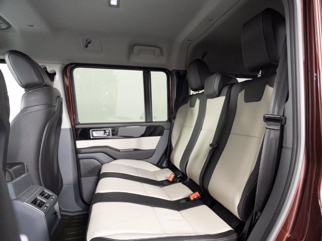 Used 2025 INEOS Grenadier Station Wagon AWD/4WD image 37