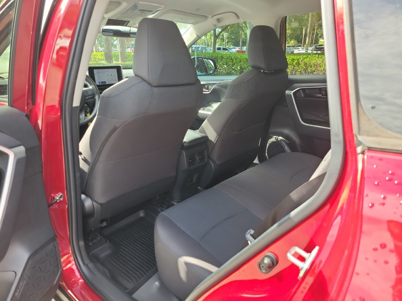 Used 2023 Toyota RAV4 LE FWD image 9
