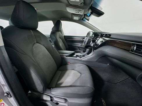 Used 2019 Toyota Camry LE FWD image 28