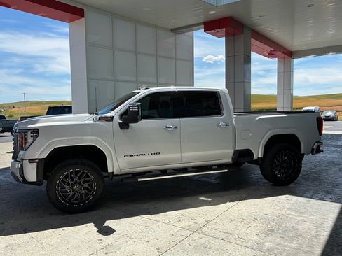 Used 2024 GMC Sierra 2500 Denali w/ Denali Reserve Package AWD/4WD image 5