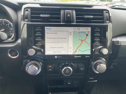 Used 2022 Toyota 4Runner TRD Off-Road Premium AWD/4WD image 18