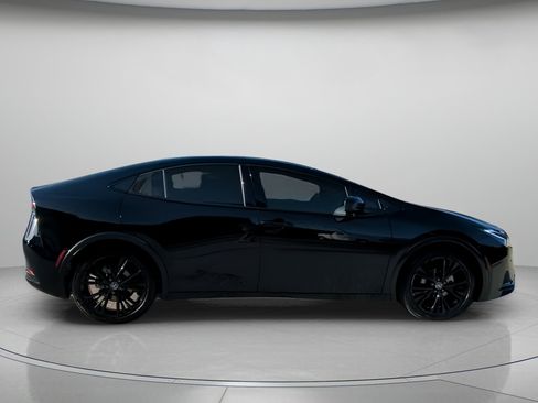 Used 2026 Toyota Prius FWD image 32