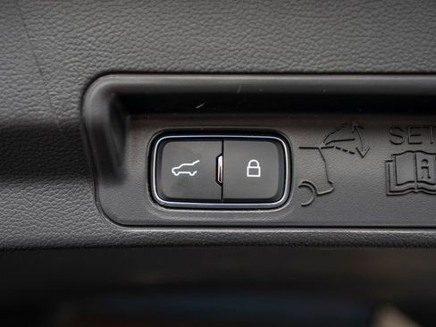 Used 2025 Ford Explorer Active image 35