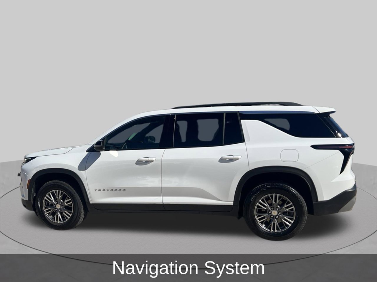 Used 2026 Chevrolet Traverse LT FWD image 2