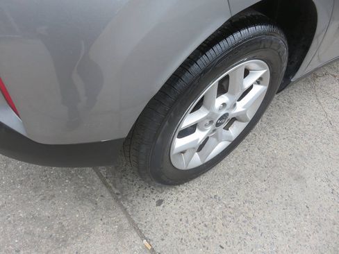 Used 2023 Kia Soul LX w/ LX Technology Package FWD image 32