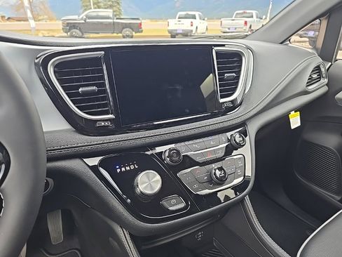 New 2026 Chrysler Pacifica Limited w/ S Appearance Package image 10