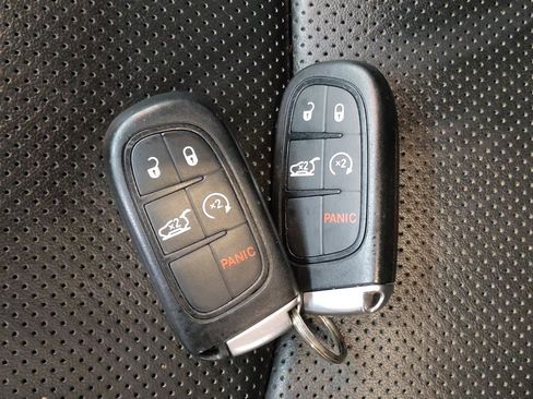 Used 2019 Jeep Cherokee Limited w/ Luxury Group image 32