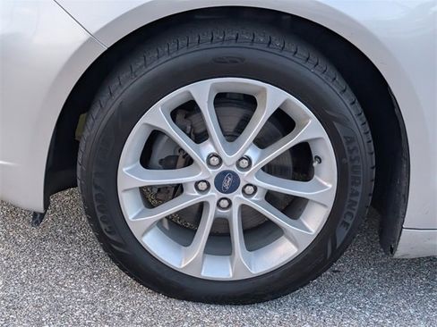 Used 2019 Ford Fusion SE image 4