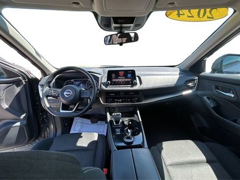 Used 2024 Nissan Rogue SV AWD/4WD image 23