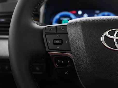 Used 2026 Toyota Camry XLE w/ Premium Plus Package image 25