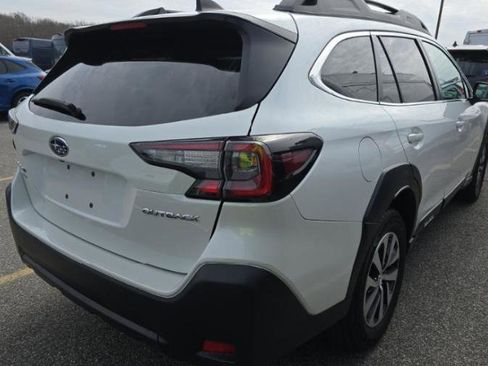 Used 2024 Subaru Outback Premium AWD/4WD image 3