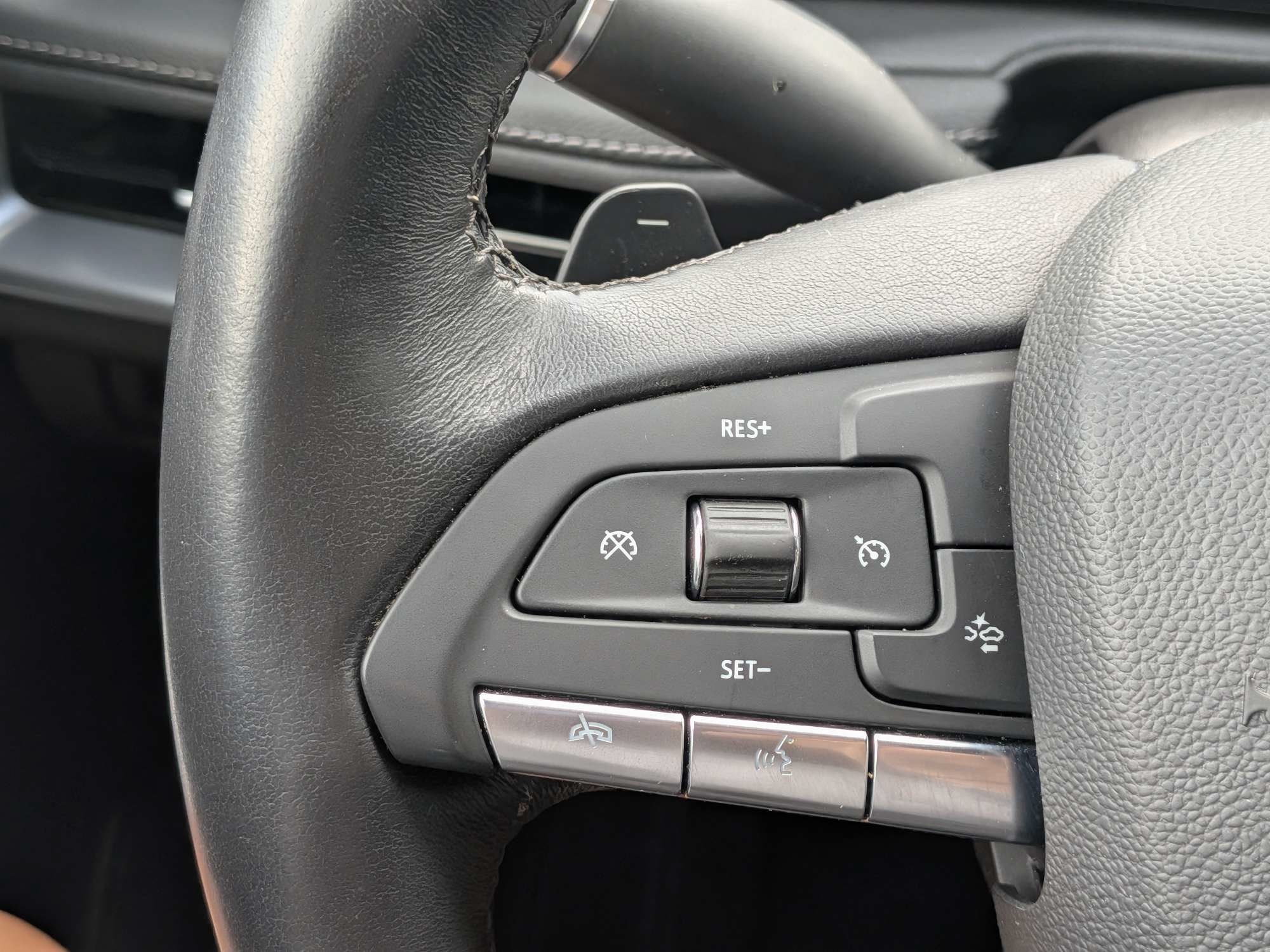 Used 2025 Cadillac XT4 Premium Luxury FWD image 27