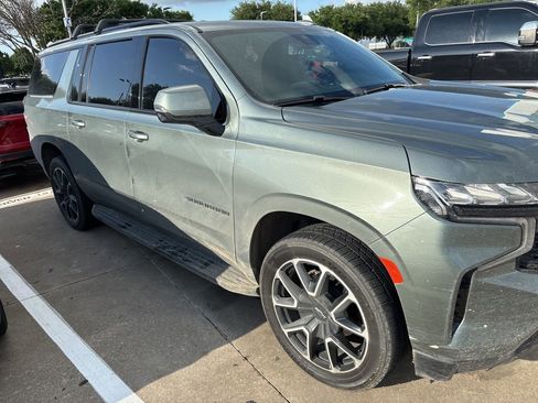 Used 2024 Chevrolet Suburban RST w/ Luxury Package AWD/4WD image 2