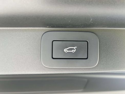 Used 2025 Land Rover Range Rover SE AWD/4WD image 12