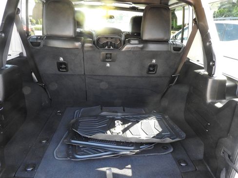 Used 2019 Jeep Wrangler Unlimited Sahara w/ Cold Weather Group image 13