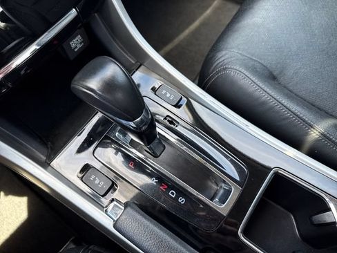 Used 2017 Honda Accord Touring image 25