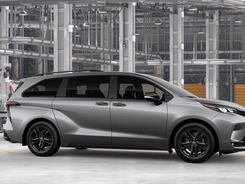 New 2026 Toyota Sienna XSE image 13