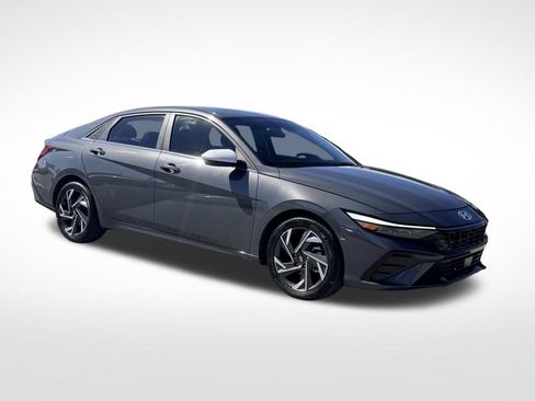 Used 2024 Hyundai Elantra SEL w/ Convenience Package FWD image 9