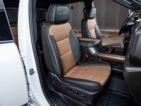 Used 2024 Chevrolet Silverado 3500 High Country w/ High Country Premium Package image 31