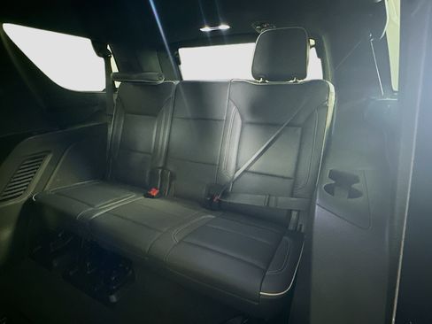 Used 2024 GMC Yukon SLT w/ SLT Premium Package RWD image 31