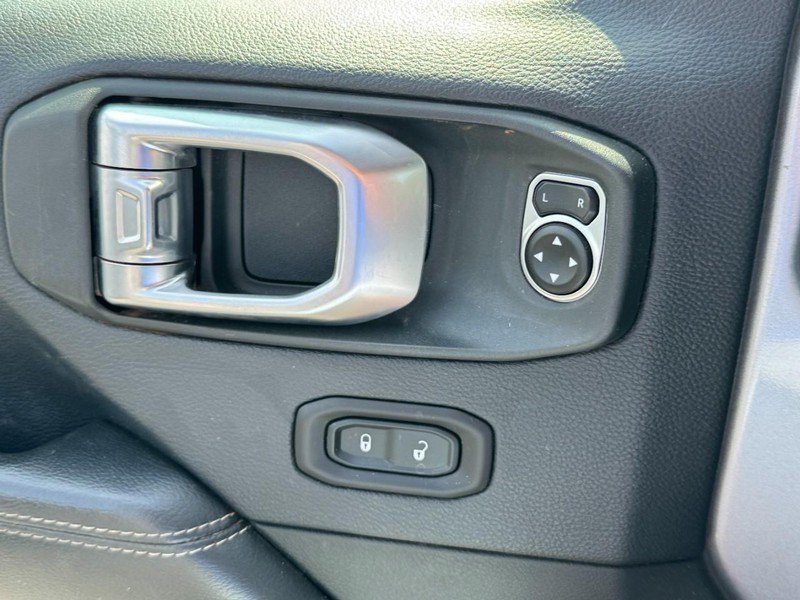 Used 2018 Jeep Wrangler Unlimited Sahara w/ LED Lighting Group AWD/4WD image 21