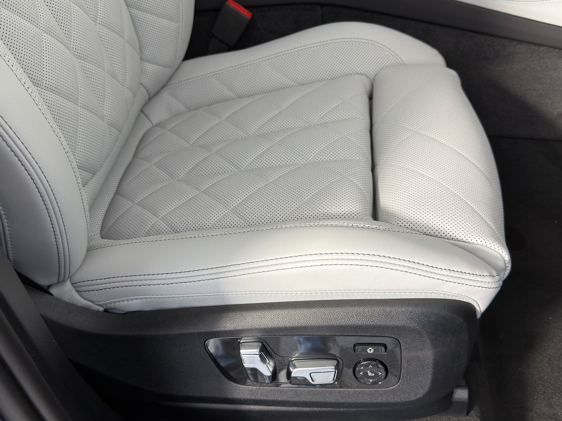 Used 2026 BMW X5 xDrive50e AWD/4WD image 32
