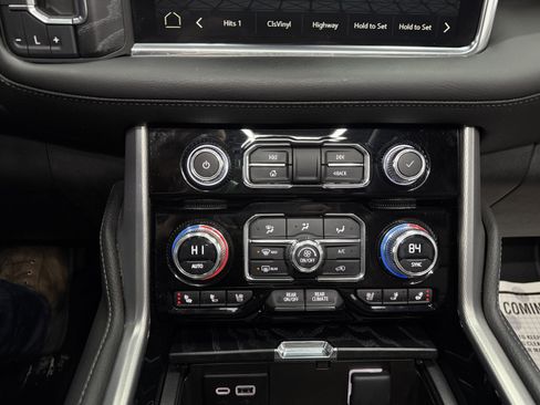Used 2023 GMC Yukon Denali image 23