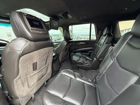 Used 2018 Cadillac Escalade Platinum image 19