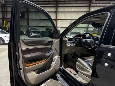 Used 2016 Chevrolet Suburban LTZ image 12