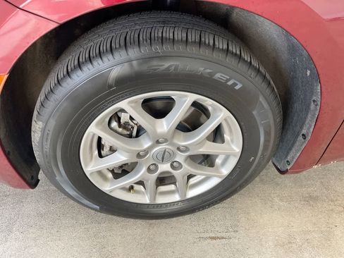 Used 2023 Chrysler Voyager LX image 10