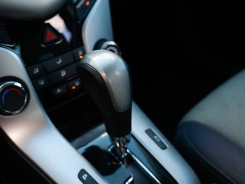 Used 2014 Chevrolet Cruze LS image 38