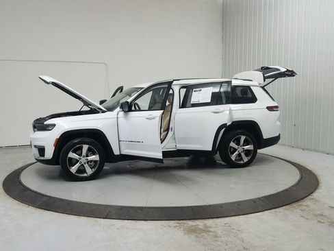 Used 2021 Jeep Grand Cherokee L Limited AWD/4WD image 13