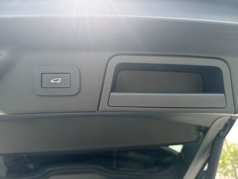Used 2025 Land Rover Range Rover Velar Dynamic SE AWD/4WD image 24